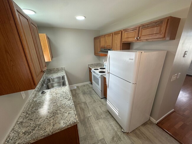 Photo - 416 Lealand Ln