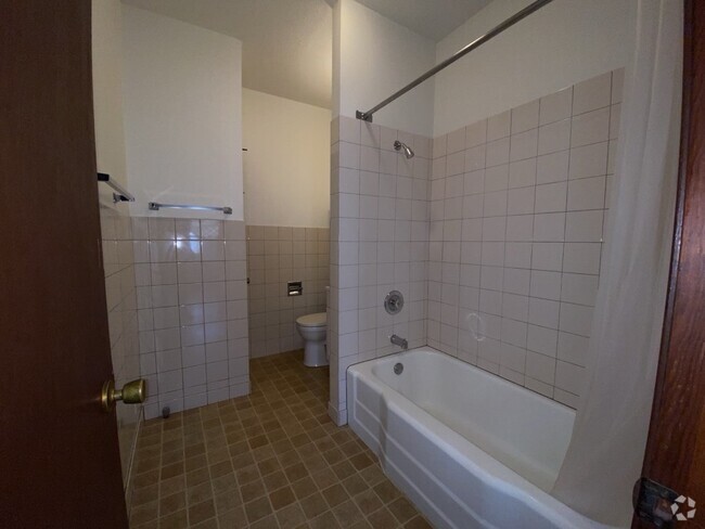 Building Photo - 1 Bed 1 Bath - Lowry Hill - 5 Blocks from ... Unit 1 Rental