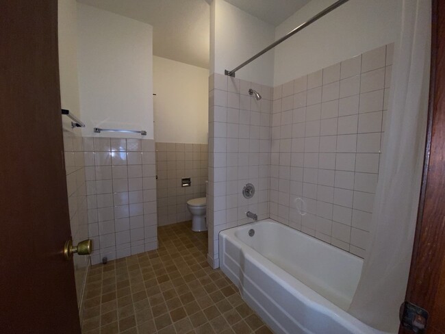 1 Bed 1 Bath - Lowry Hill - 5 Blocks from ... - 1 Bed 1 Bath - Lowry Hill - 5 Blocks from ... Apartment Unit 1