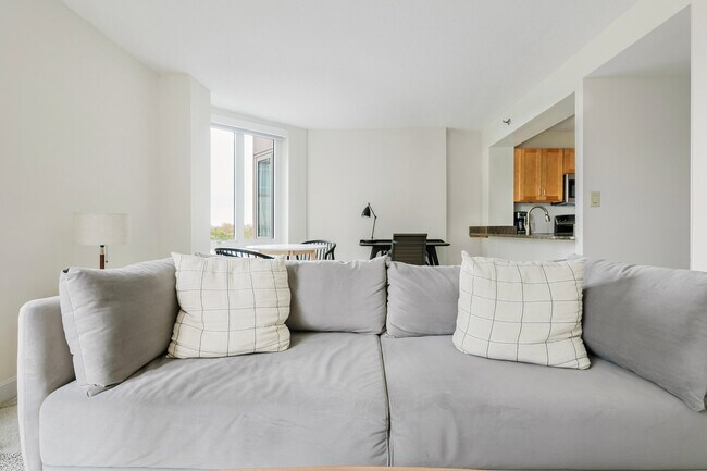 150 Huntington Ave Unidad SI FL7-ID1170