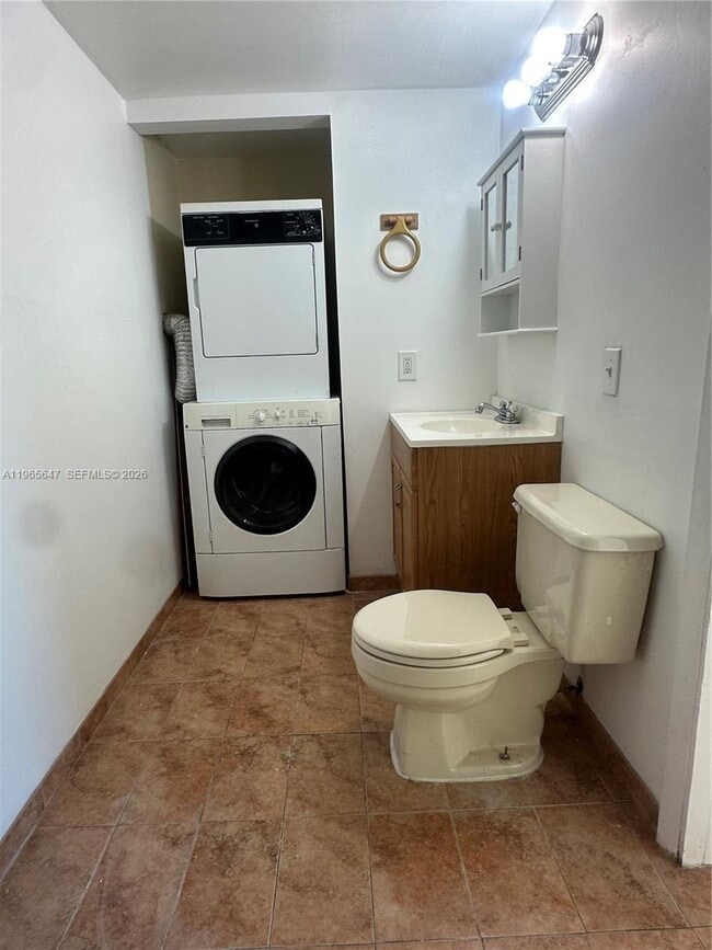 Photo - 11780 SW 18th St Unidad 325-2