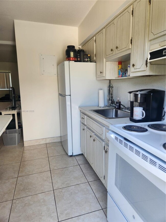 Photo - 2111 NE 42nd Ct Unit 1