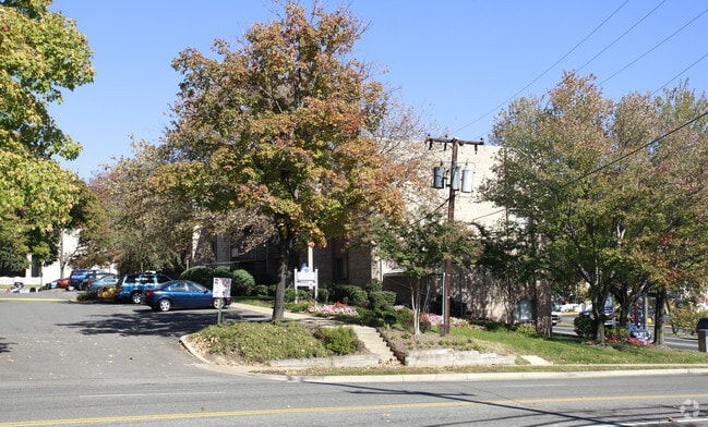 Landmark Terrace Apartments