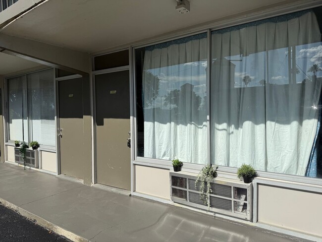 Building Photo - 5020-163 Irlo Bronson Memorial Highway - O...