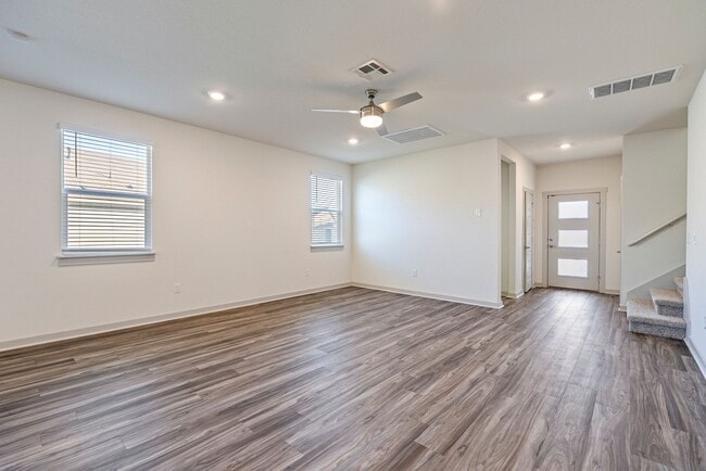 Photo - Stunning 4 bedrooms, 3 bathrooms home in P...