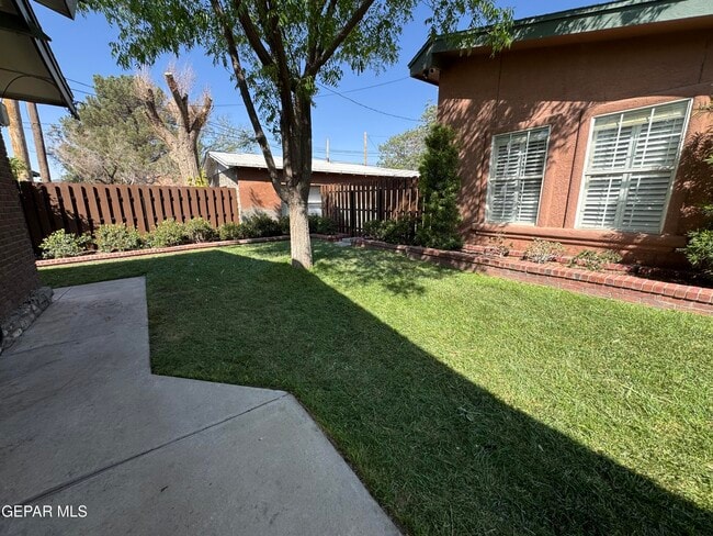 Photo - 405 E Robinson Ave