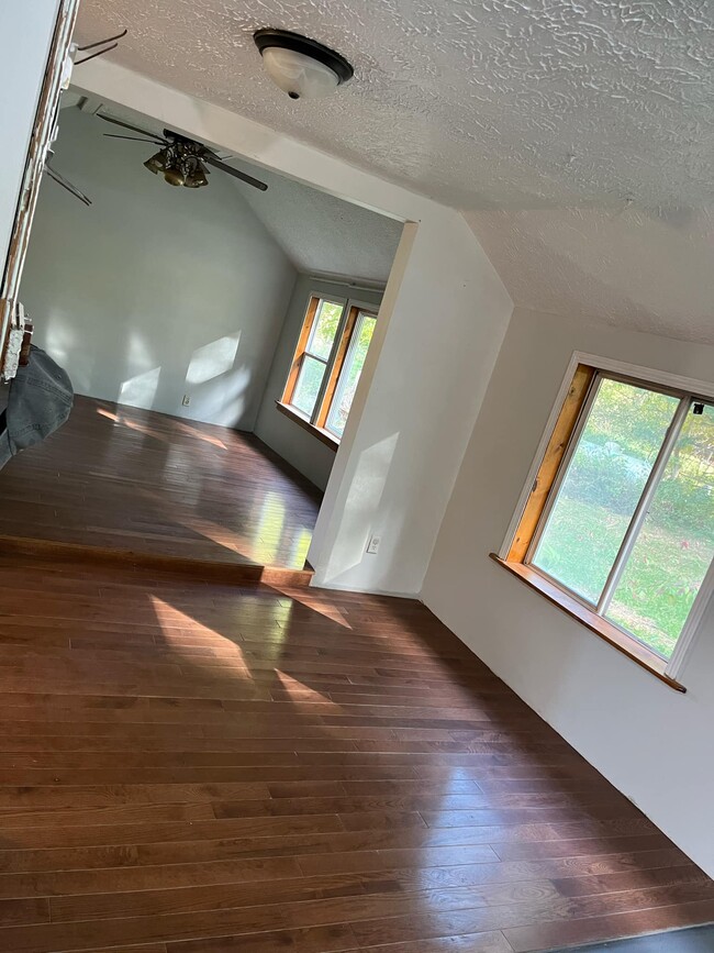 Photo - 9075 17 Mile Rd