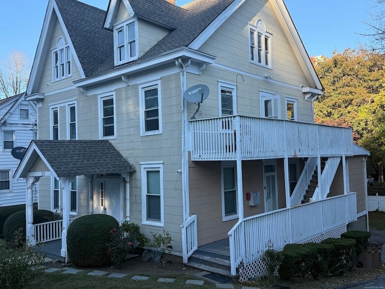 Photo - 211 Knickerbocker Ave