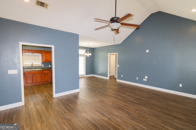 Photo - 319 W Leyland Ct