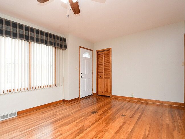 Photo - 405 E 5th St