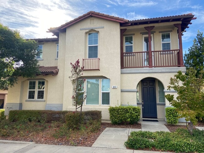 Building Photo - 4 Bedroom, 2.5 Bath - Located in Hideaway Treehouse Community
