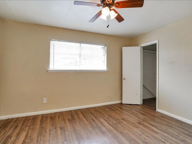Building Photo - 427 Hollyvale Dr Unit 1 Rental