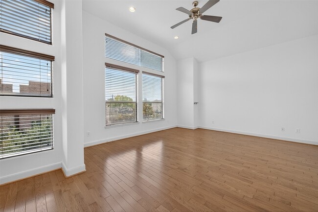 Photo - 5018 Lillian St