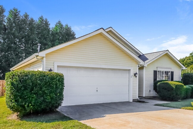 Photo - 135 Winborne Dr