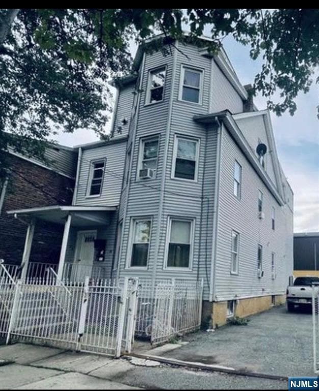 Building Photo - 44 Garfield Ave Unit 3