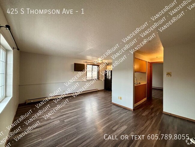 Building Photo - Charming 1 Bedroom With Walk-In Closet! Unit 1 Rental