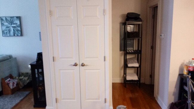 Photo - 152 Hallock St Unidad 2