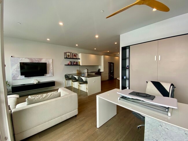 Building Photo - 1300 N Ogden St Unit 401