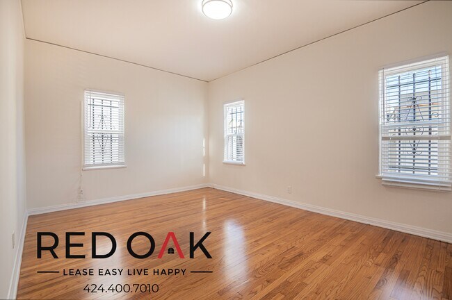 Photo - Amazing Two Bedroom with Large Windows, Re... Unit 332