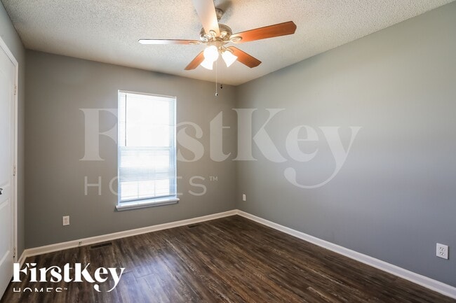 Photo - 2211 Larkspur St