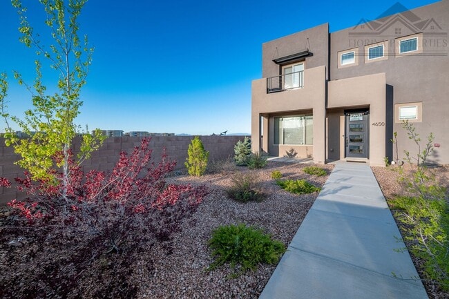 Photo - Gorgeous Corner-Lot Townhouse with Mountain Views