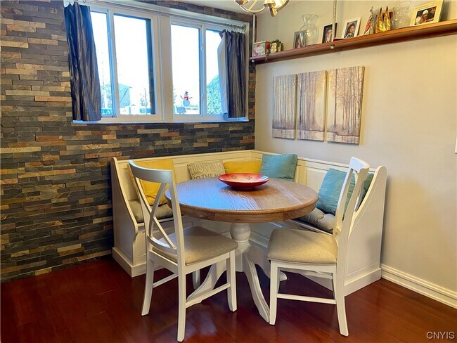 Photo - 106 Watertree Dr