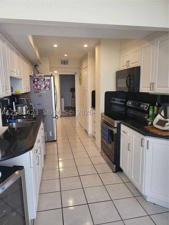 Photo - 290 174th St Unit M19