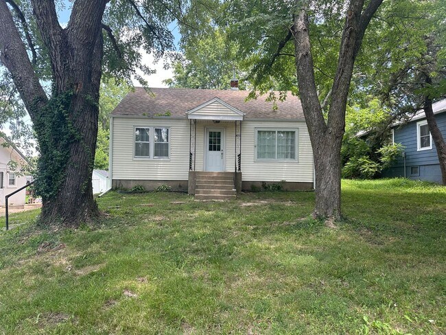 Building Photo - 2 bed 1 bath home in Marshfield