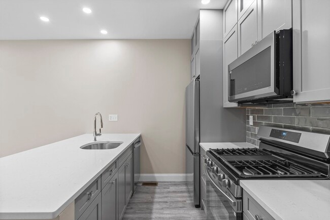 Photo - 769 E 6th St Unit 1