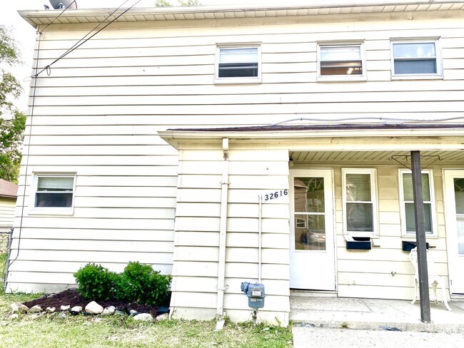 Building Photo - 32616 Montcalm St Unit 32616 Rental