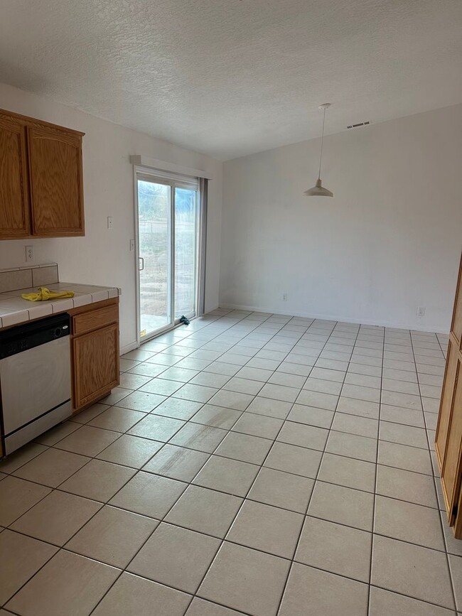 Photo - Charming 3 Bed, 2 Bath Home in Hesperia - Perfect for Your Family!