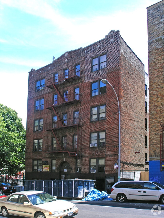Photo - 314 E 178th St Apartments