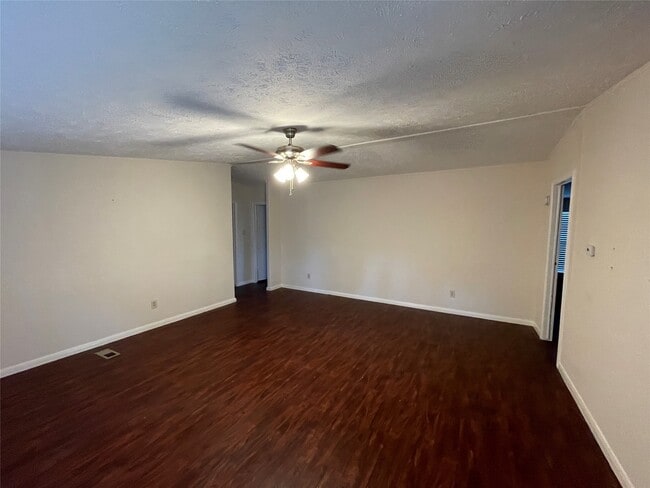 Building Photo - 16658 Meadowcroft St