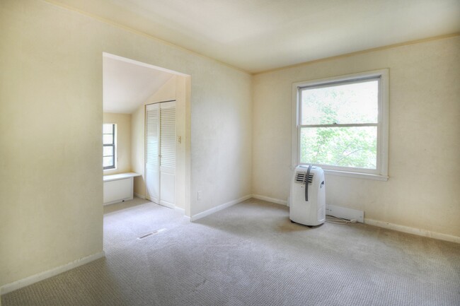 Photo - 110 W Old Broadmoor Rd