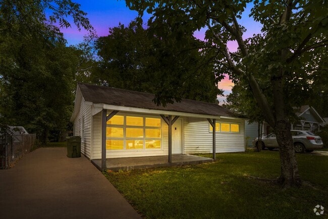 Building Photo - Charming 3 Bedroom, 2 Bathroom house
