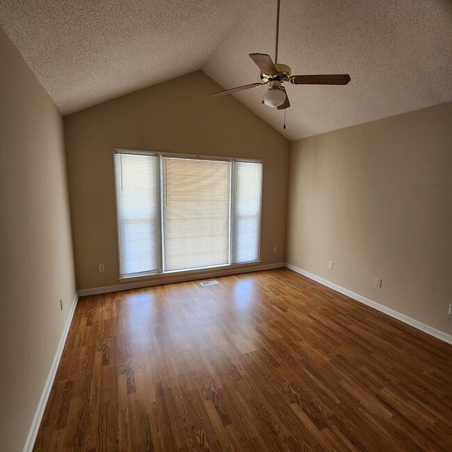 Photo - 126 W Holding Ave