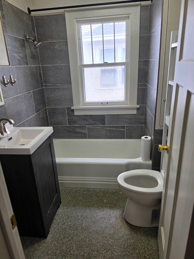 Photo - 2710 Myrtle St