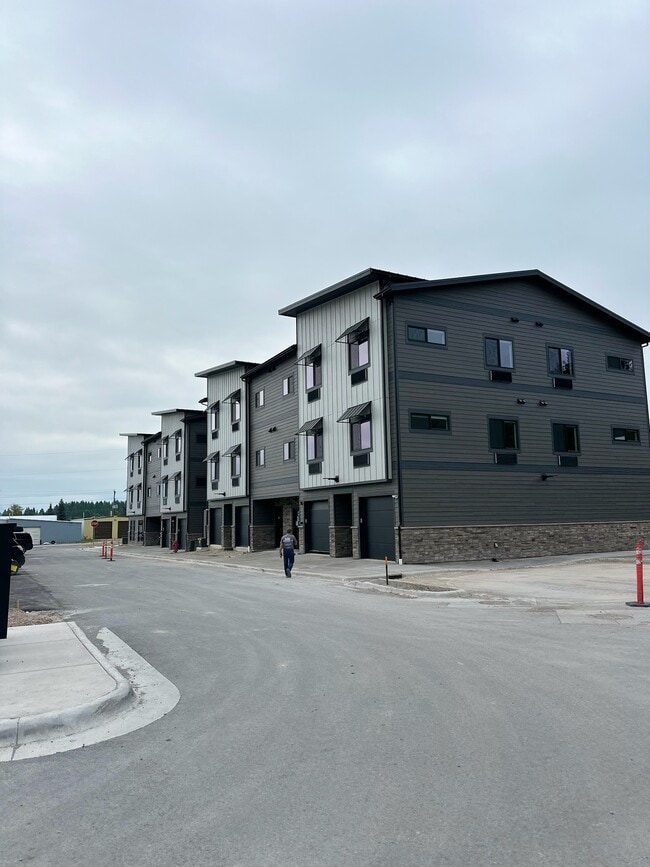 Building Photo - 1010 Baker Ave Unit 302