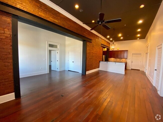 Building Photo - Beautiful 2BR/2BA Loft in Downtown Opelika