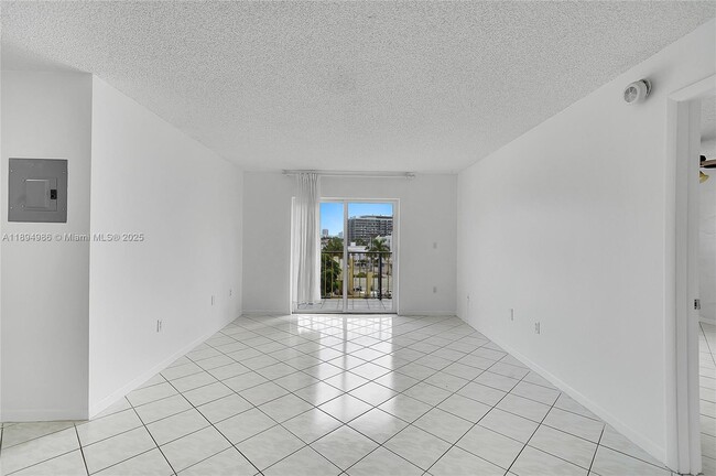 Photo - 7150 Indian Creek Dr Unidad 405