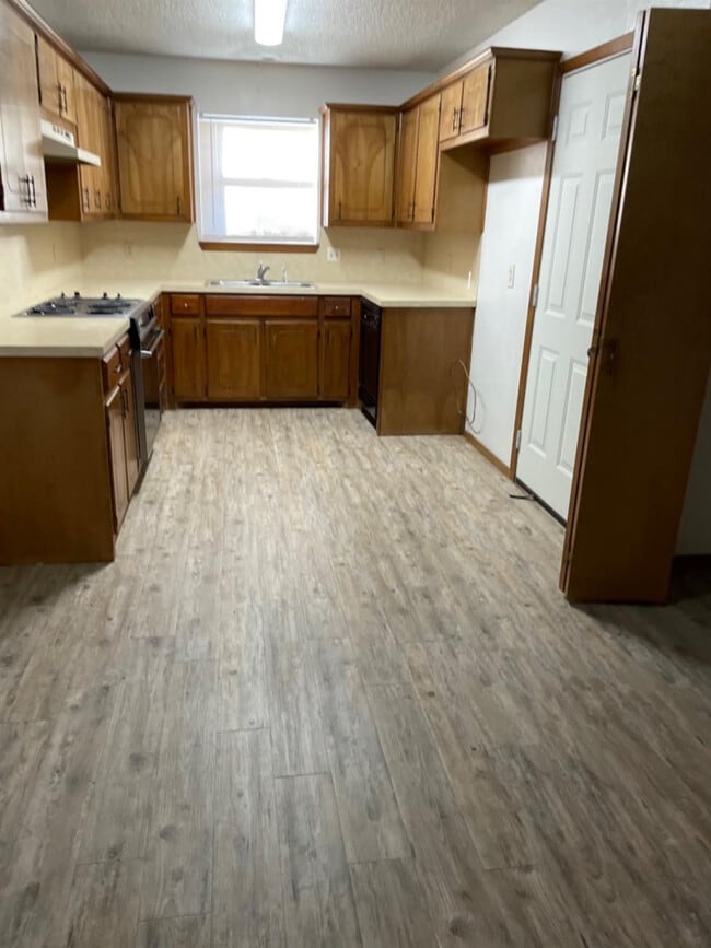 Photo - 7507 Avenue W