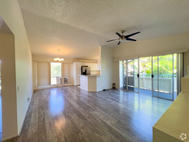 Building Photo - RENT SPECIAL $500 OFF 1ST MONTH'S RENT! 2B... Rental