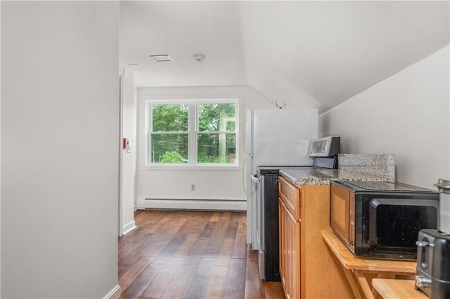 Photo - 2 Douglas Pike