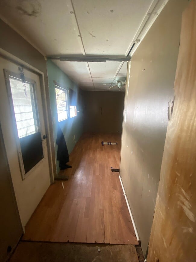 Photo - 2900 FL-17