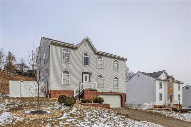 Photo - 123 Stratford Ct
