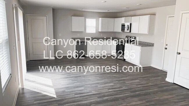 Photo - 740 Wayfinder Run