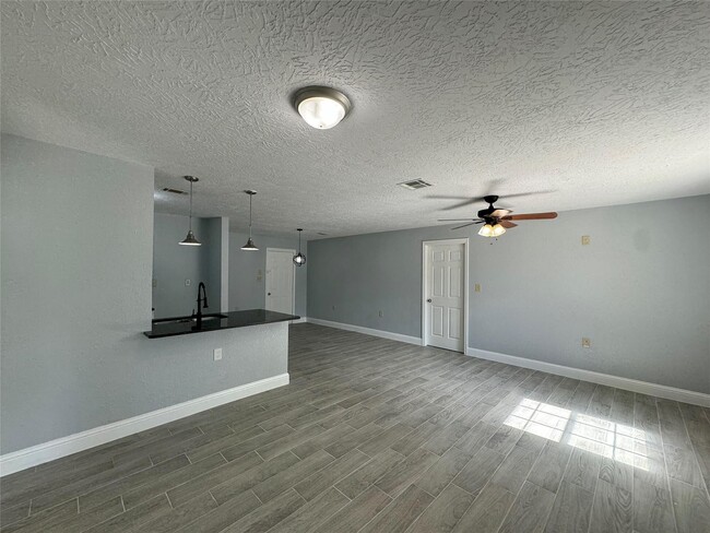 Building Photo - 6918 Isla St Rental