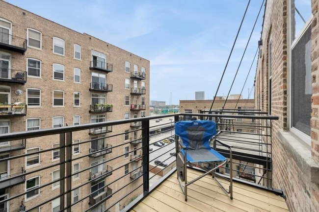 Building Photo - 420 S Clinton St Rental
