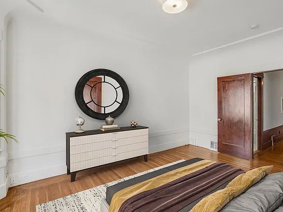 Photo - "Charming Urban Retreat: Cozy 1-Bedroom Gem in the Heart of San Francisco!"