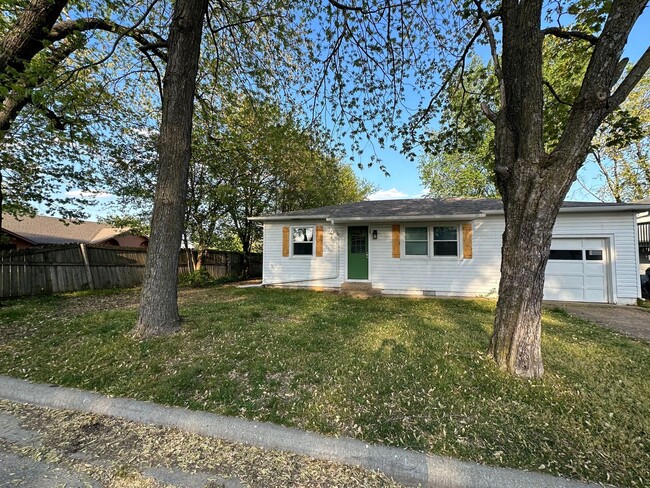 2 bed, 1 Bath house in Bolivar, Mo! Call Q... - 2 bed, 1 Bath house in Bolivar, Mo! Call Q...